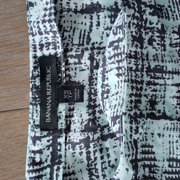 Banana Republic Light Green Blouse XS - Picture 2 of 3